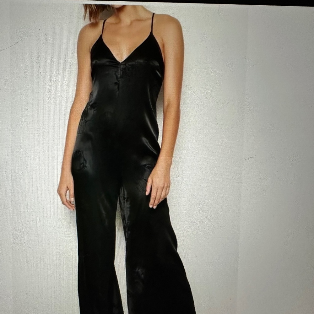 VICTORIAโS SECRET DEEP V-NECK CROSS BACK FLORAL JACQUARD JUMPSUIT